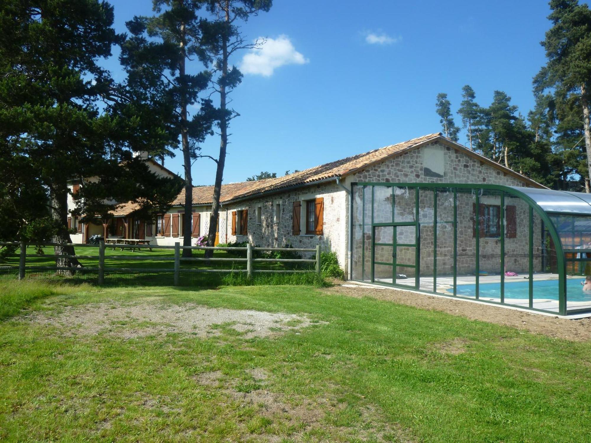 Auberge Les Volpilieres Ruynes-en-Margeride Exterior photo